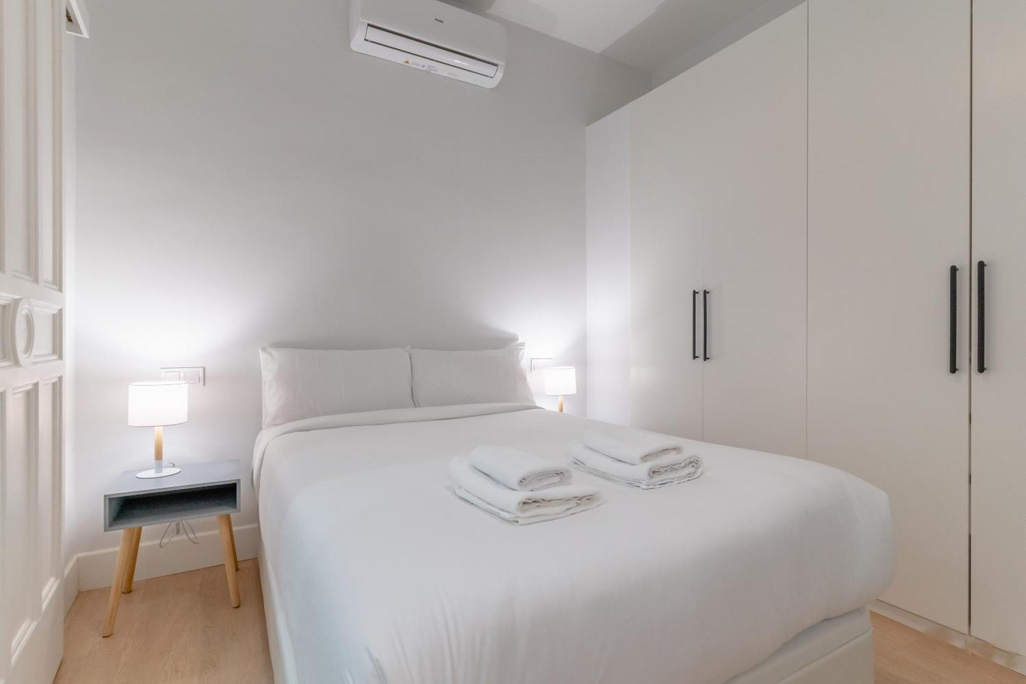 Cozy And Central-1Bd 1Bth- Cortes Apartment Мадрид Екстериор снимка