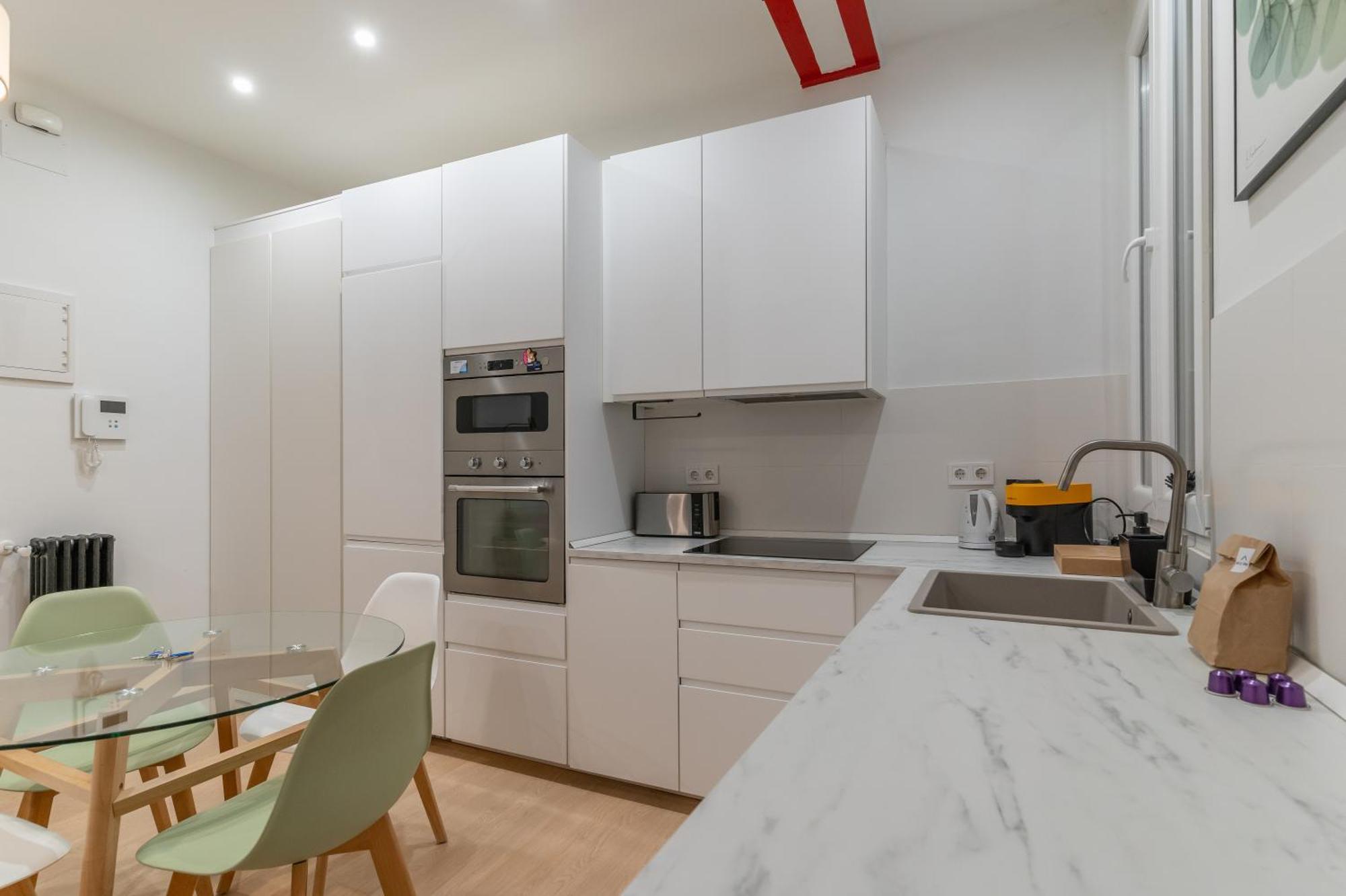 Cozy And Central-1Bd 1Bth- Cortes Apartment Мадрид Екстериор снимка
